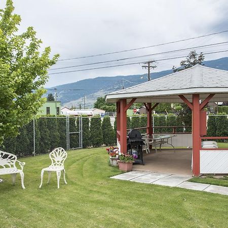 Maple Leaf Motel Inn Towne Osoyoos Exterior photo