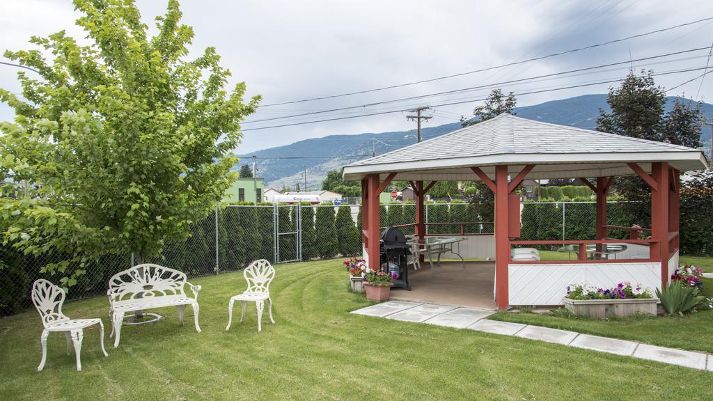 Maple Leaf Motel Inn Towne Osoyoos Exterior photo