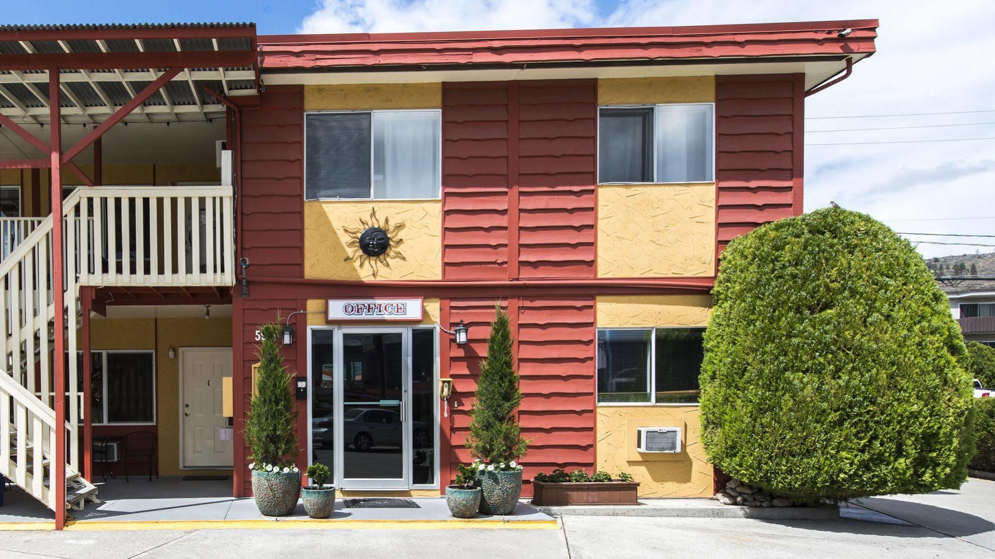 Maple Leaf Motel Inn Towne Osoyoos Exterior photo