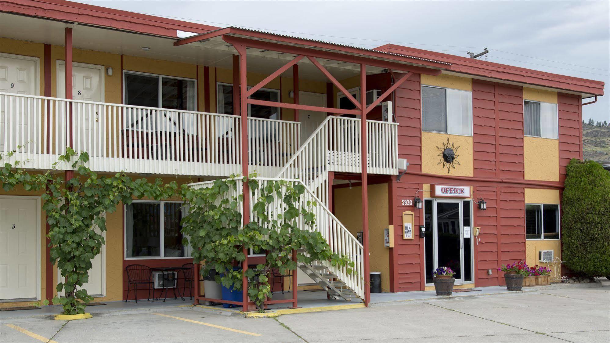 Maple Leaf Motel Inn Towne Osoyoos Exterior photo