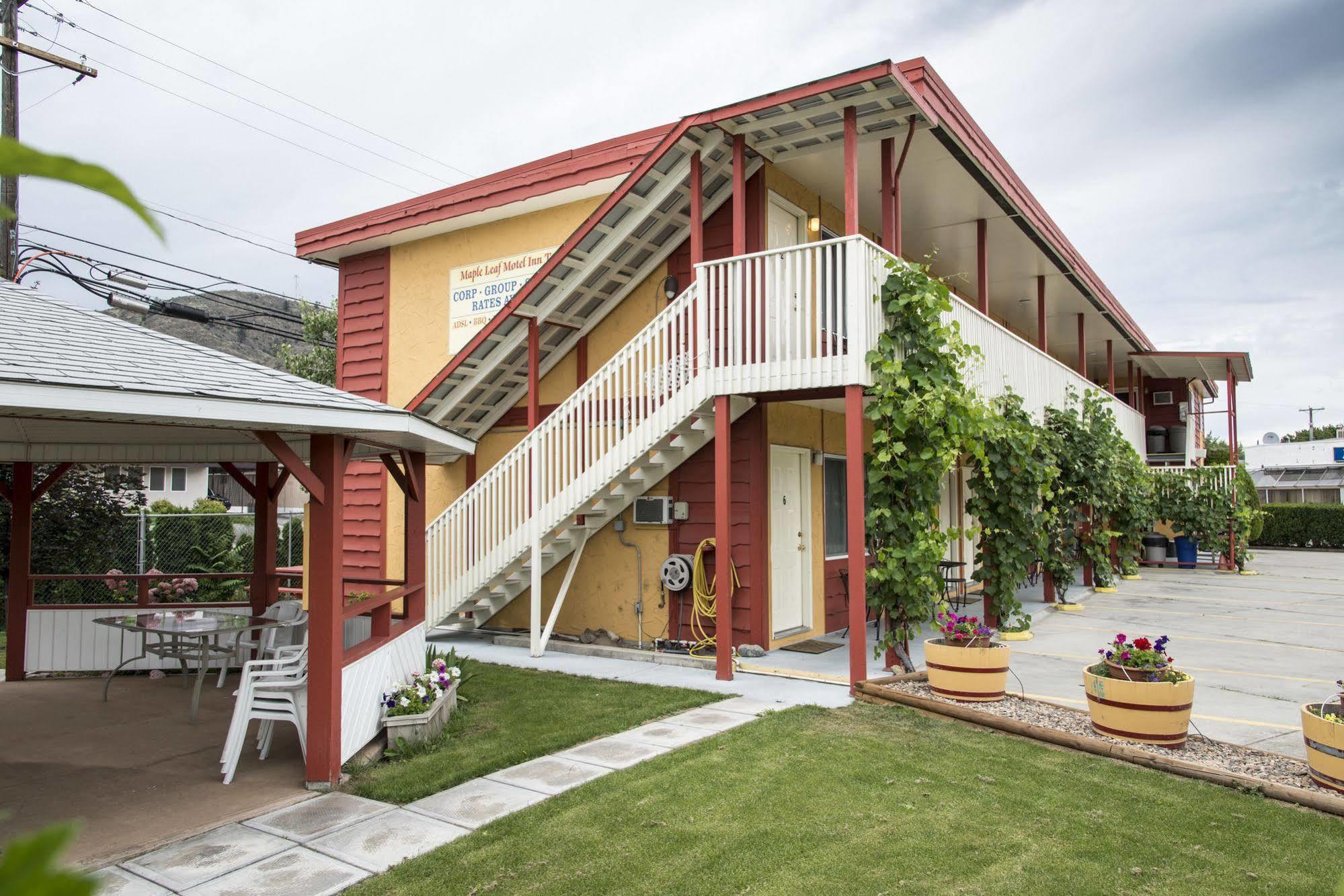 Maple Leaf Motel Inn Towne Osoyoos Exterior photo