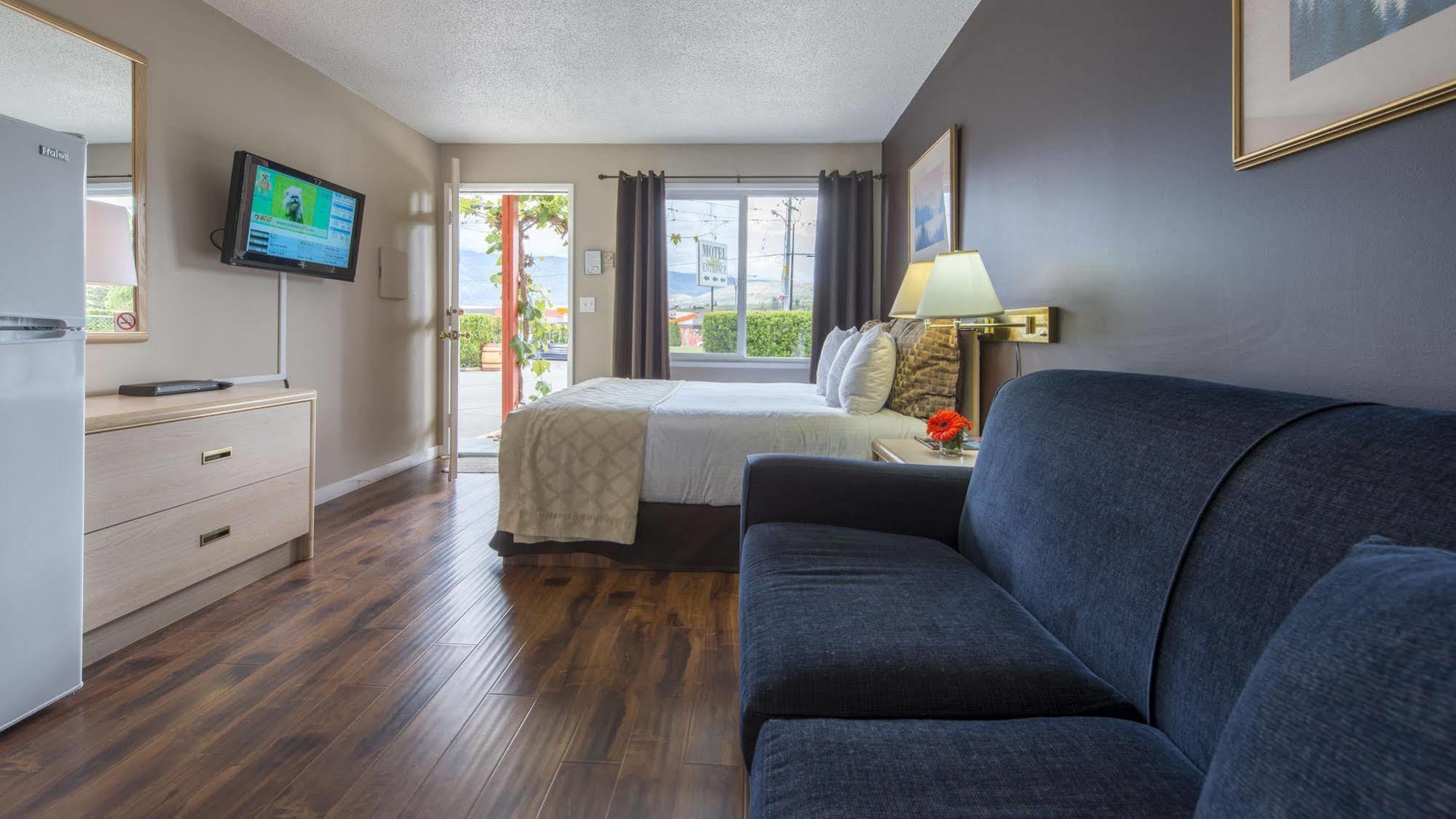 Maple Leaf Motel Inn Towne Osoyoos Exterior photo