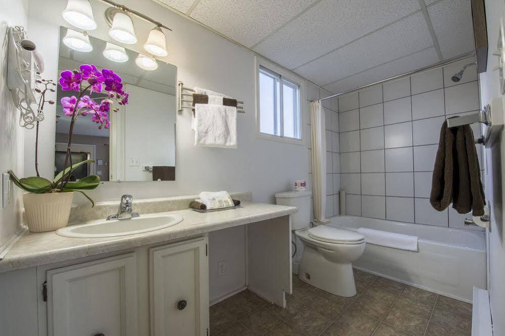 Maple Leaf Motel Inn Towne Osoyoos Exterior photo